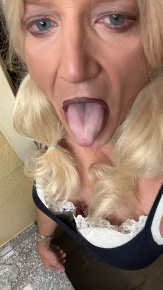 Sissy Emma can´t stop being exposed - kik: EmmaSpanti1 - (5. Gallery) #KTmJrjKC