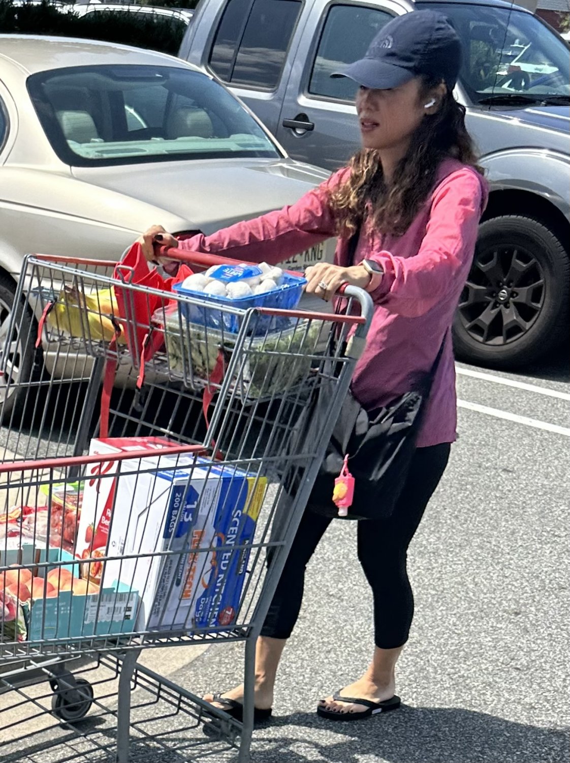 Creep Shots: Sexy tight Body Asian MILF Feet Shopping #NN0428VZ